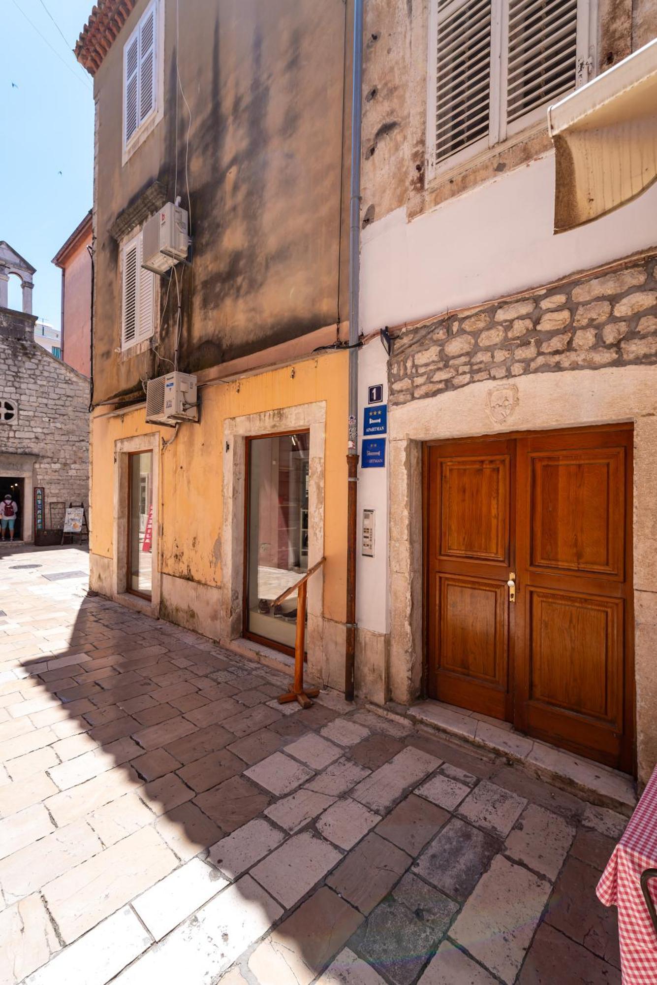 شقة Timeless Antique Old Town With Terrace زادار المظهر الخارجي الصورة