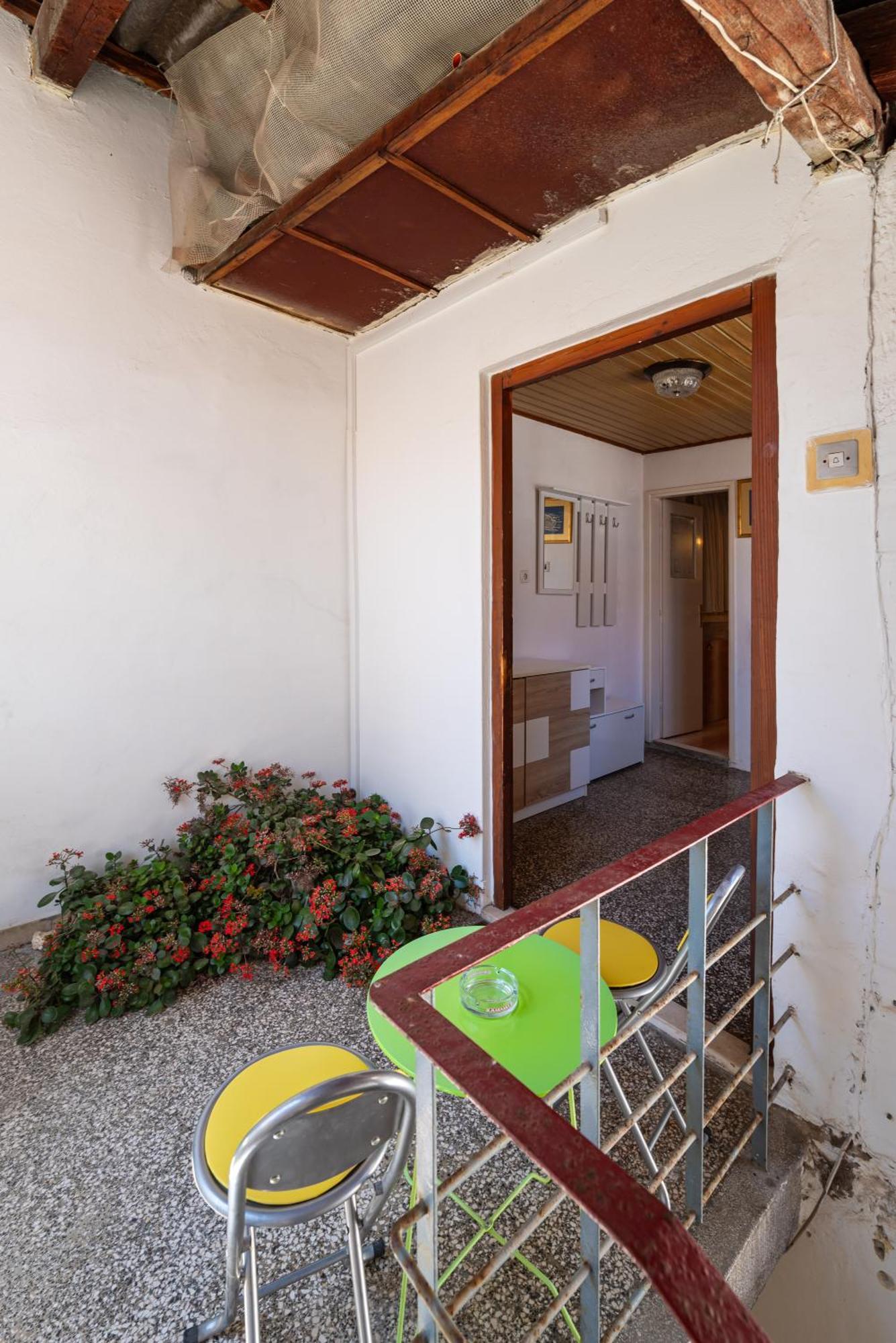 شقة Timeless Antique Old Town With Terrace زادار المظهر الخارجي الصورة